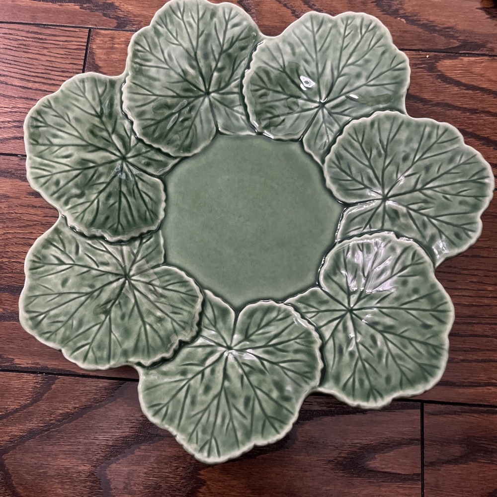 Bordallo Pinheiro Geranium Green Luncheon Plate 9.75" Crabtree Evelyn Portugal